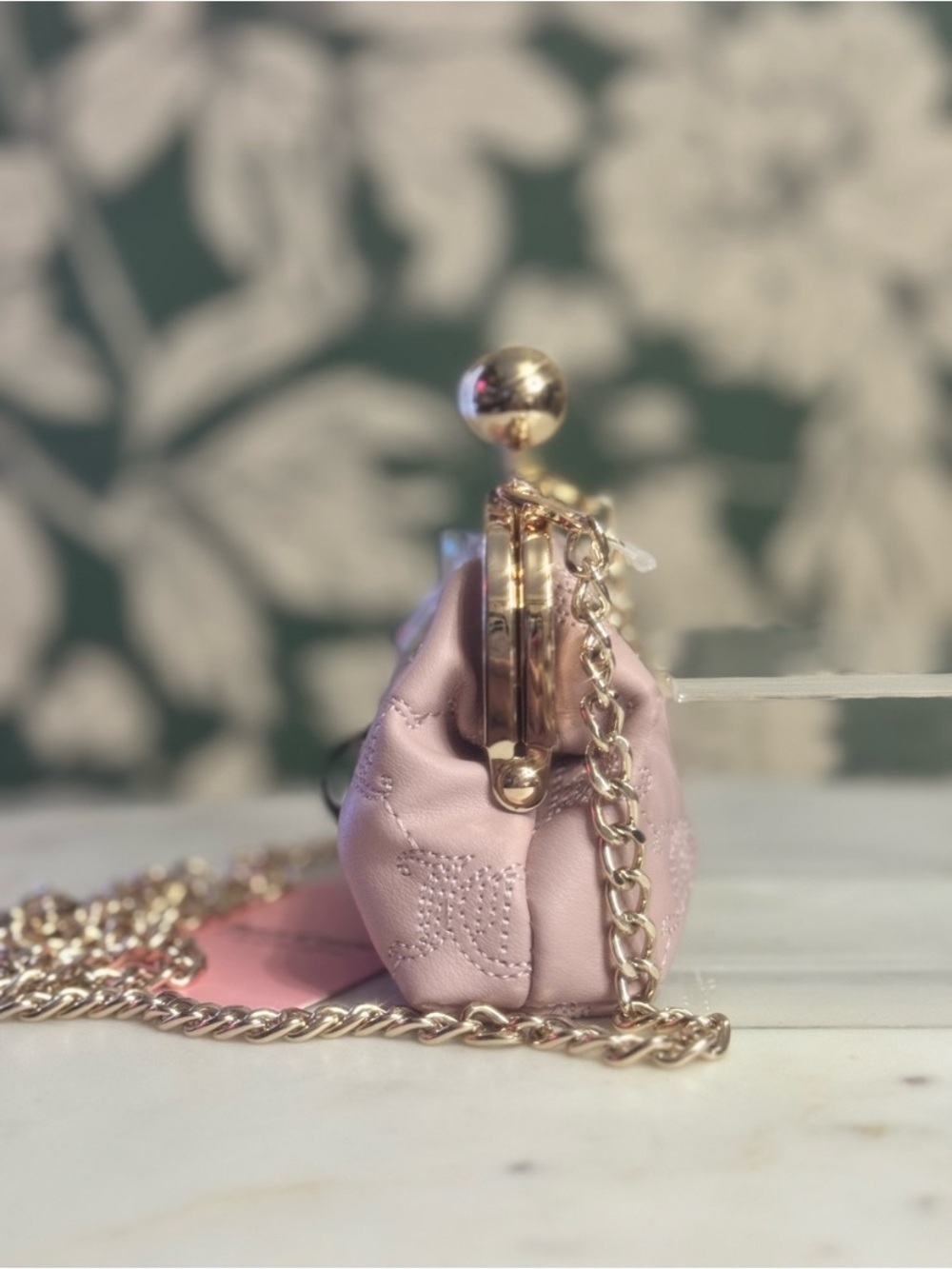Juicy Couture Blush Quilted Kiss-Lock Crossbody with Gold Chain - Picture 3 of 6